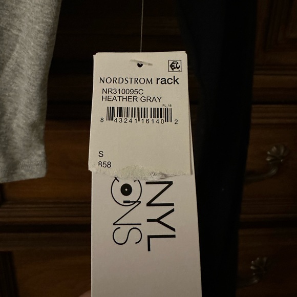 Black and gray, cropped “smile” long-sleeve - Picture 3 of 5